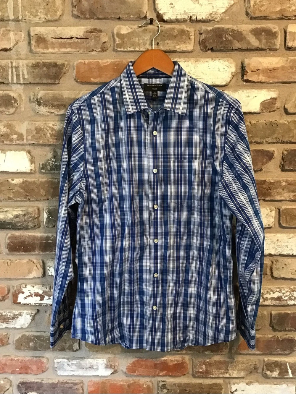 Banana Republic Men's Non-Iron Blue and White Plaid Button-Down Shirt M